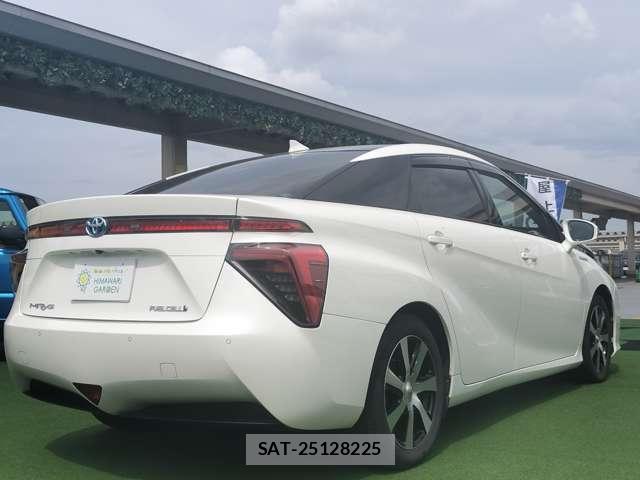 Toyota Mirai 2015-07 8329493-1