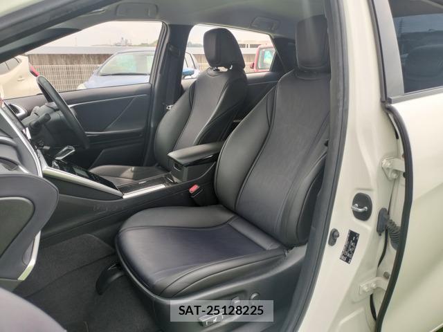 Toyota Mirai 2015-07 8329493-10