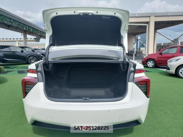 Toyota Mirai 2015-07 8329493-13
