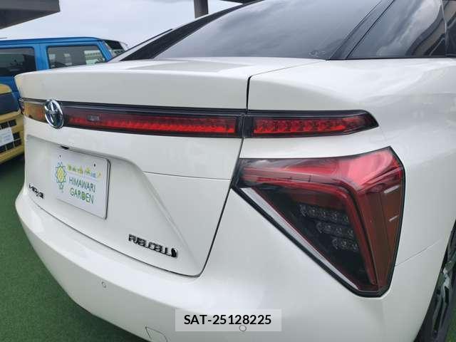 Toyota Mirai 2015-07 8329493-15