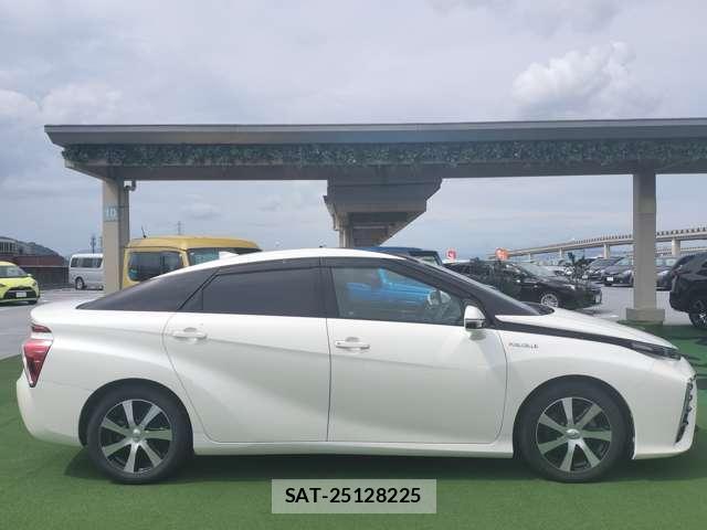 Toyota Mirai 2015-07 8329493-17