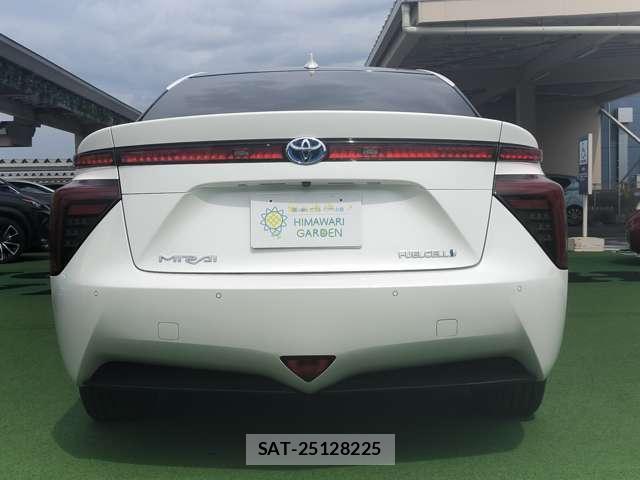 Toyota Mirai 2015-07 8329493-18