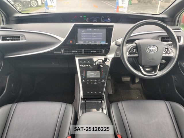 Toyota Mirai 2015-07 8329493-4