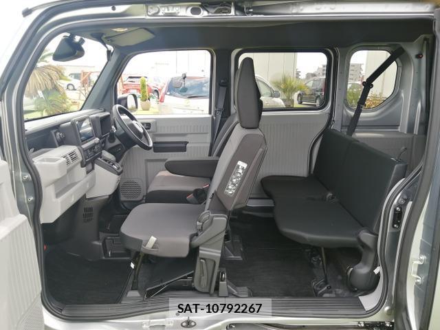 Honda N-VAN e: 2024-10 8330302-12