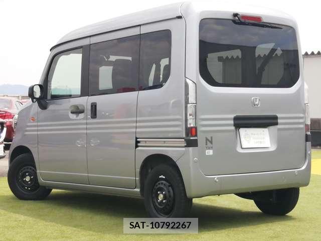 Honda N-VAN e: 2024-10 8330302-3