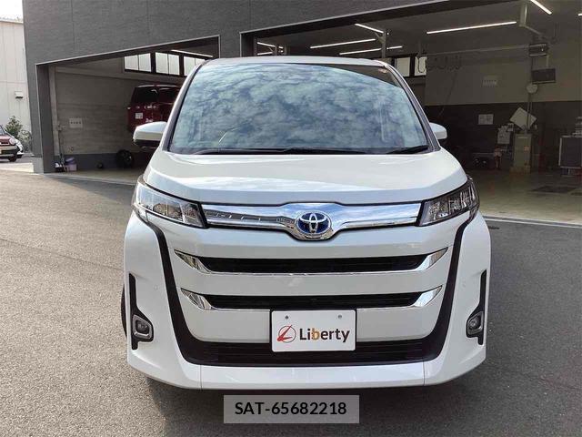 Toyota NOAH 2023-06 8327910-11
