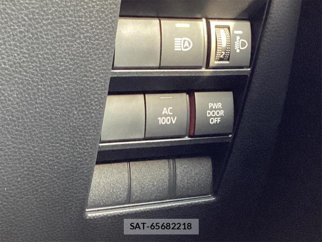 Toyota NOAH 2023-06 8327910-4