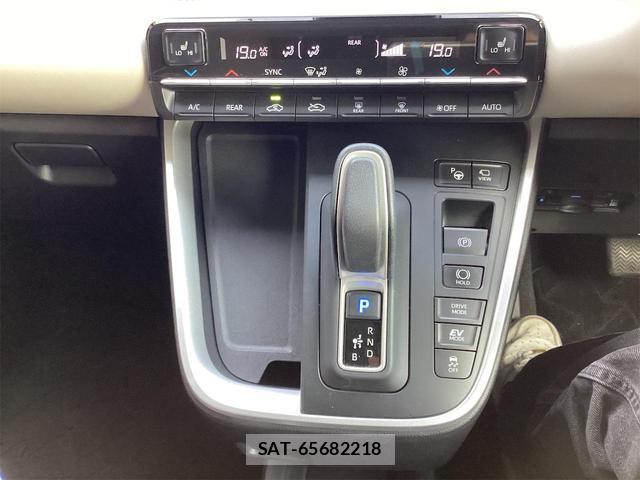 Toyota NOAH 2023-06 8327910-9