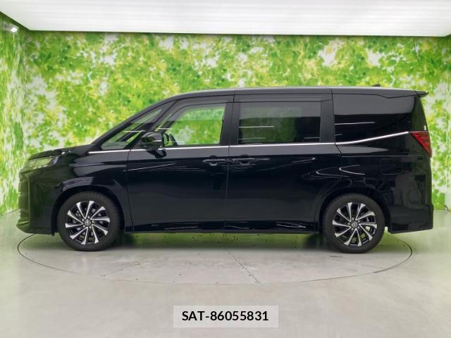 Toyota NOAH 2023-01 8328707-1