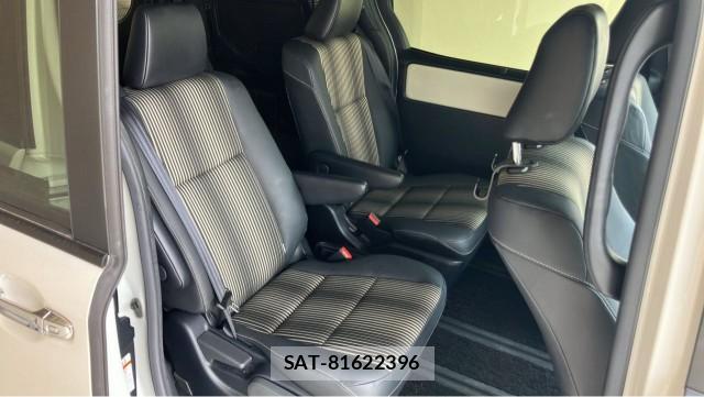 Toyota NOAH 2021-02 8329296-6