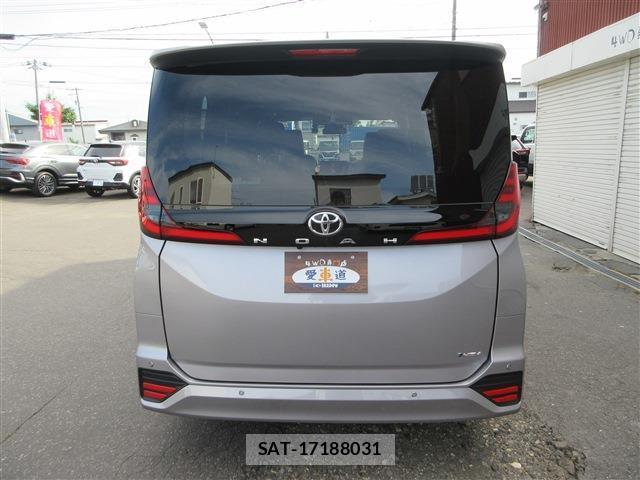 Toyota NOAH 2026-03 8329422-4