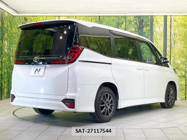Toyota NOAH 2022-03 8329481-16