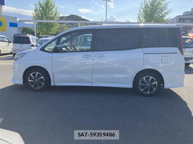 Toyota NOAH 2021-07 8329662-1