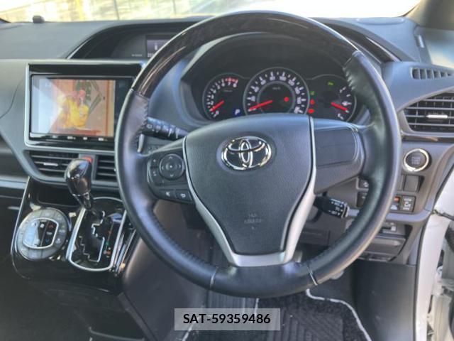 Toyota NOAH 2021-07 8329662-14