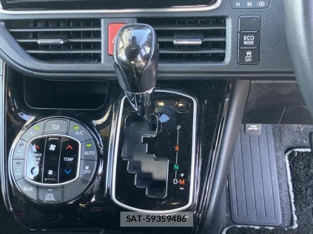 Toyota NOAH 2021-07 8329662-17