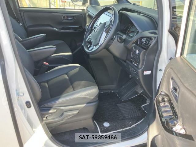 Toyota NOAH 2021-07 8329662-3