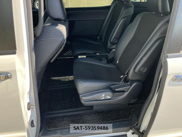 Toyota NOAH 2021-07 8329662-7