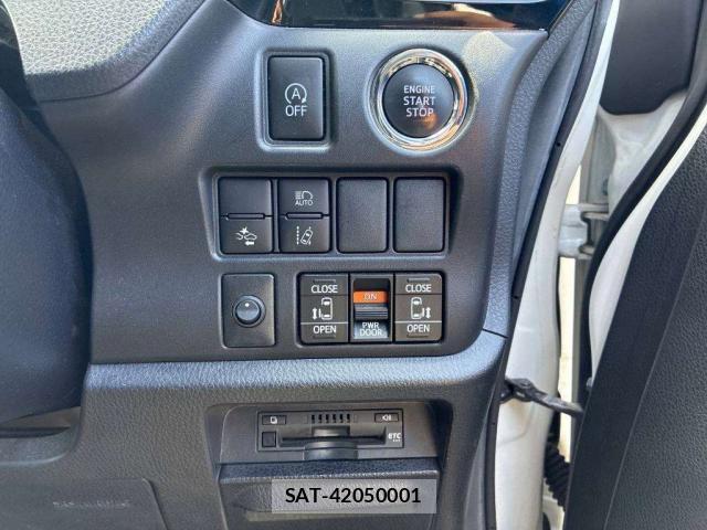 Toyota NOAH 2018-03 8329681-10