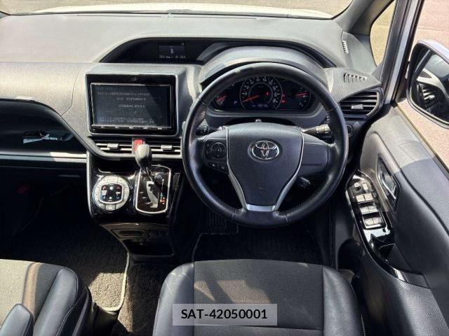 Toyota NOAH 2018-03 8329681-4