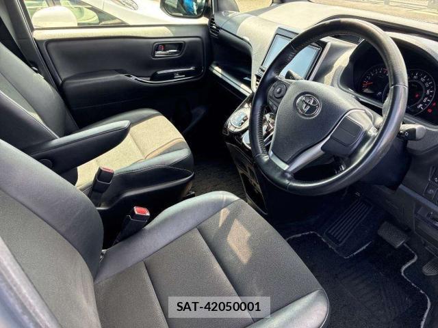 Toyota NOAH 2018-03 8329681-5