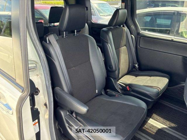 Toyota NOAH 2018-03 8329681-6