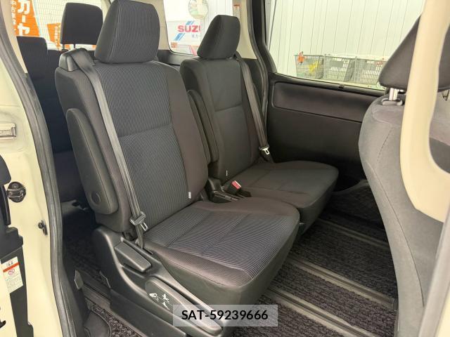 Toyota NOAH 2015-07 8329782-10
