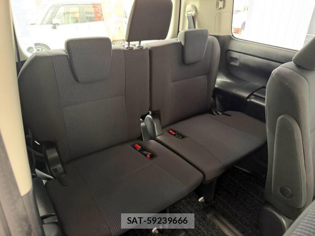 Toyota NOAH 2015-07 8329782-12