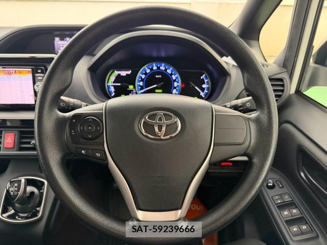 Toyota NOAH 2015-07 8329782-15