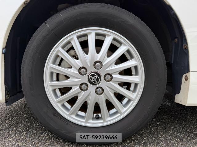 Toyota NOAH 2015-07 8329782-17
