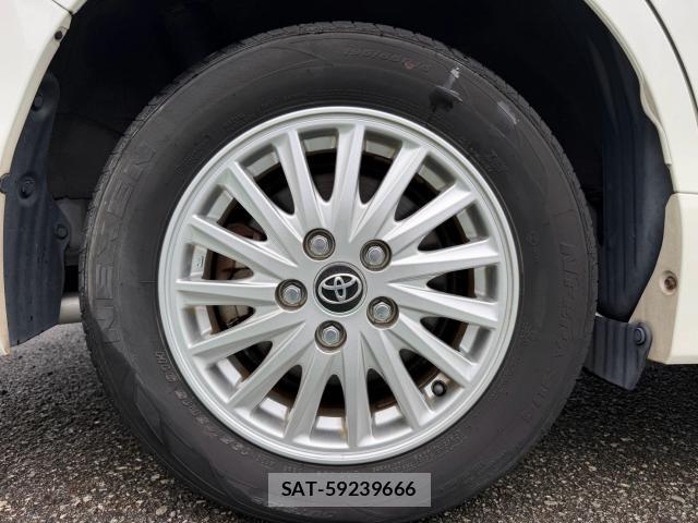 Toyota NOAH 2015-07 8329782-19