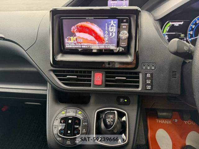 Toyota NOAH 2015-07 8329782-2