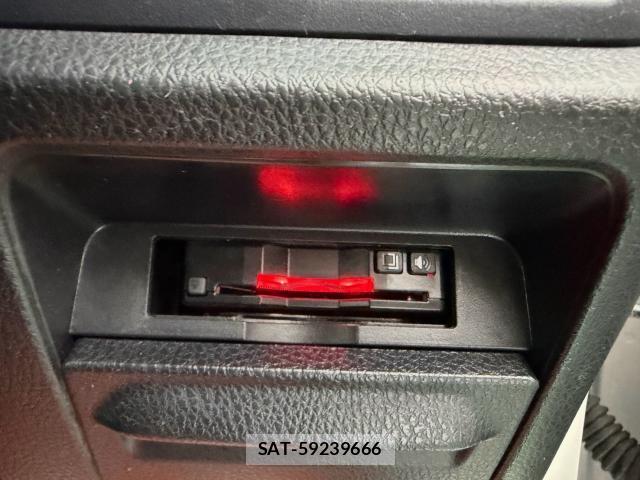 Toyota NOAH 2015-07 8329782-7