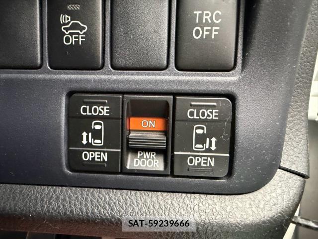 Toyota NOAH 2015-07 8329782-8