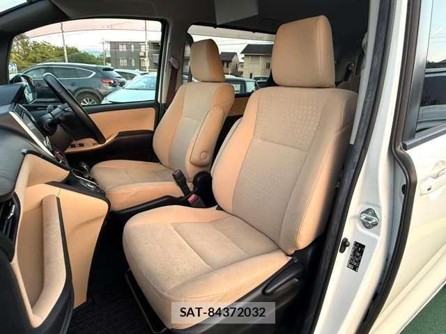 Toyota NOAH 2014-04 8329920-10