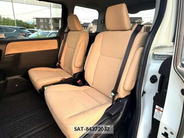 Toyota NOAH 2014-04 8329920-11