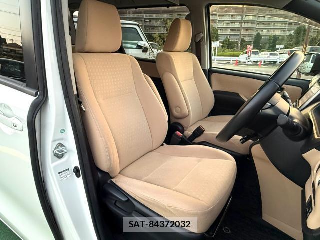 Toyota NOAH 2014-04 8329920-12