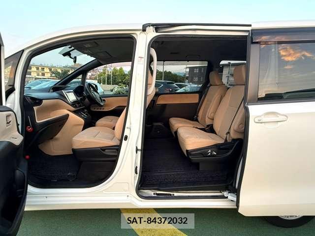 Toyota NOAH 2014-04 8329920-13