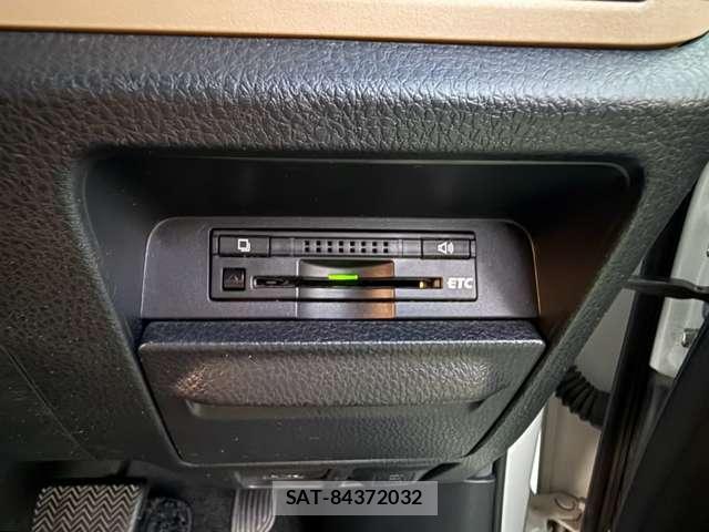 Toyota NOAH 2014-04 8329920-16