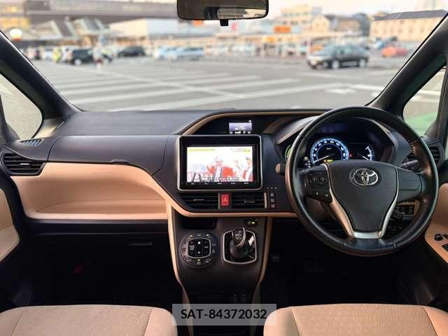 Toyota NOAH 2014-04 8329920-4