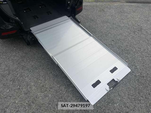 Toyota NOAH 2024-03 8330054-1