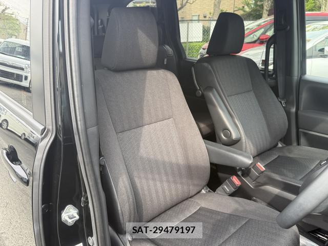 Toyota NOAH 2024-03 8330054-14