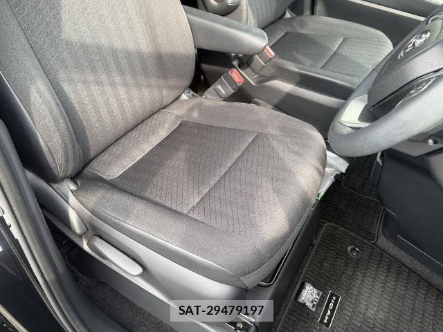 Toyota NOAH 2024-03 8330054-15