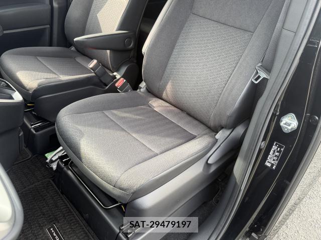 Toyota NOAH 2024-03 8330054-17