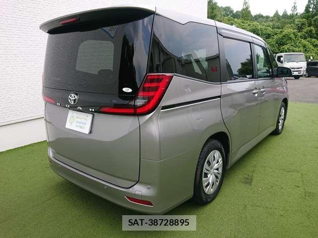 Toyota NOAH 2022-02 8330288-1