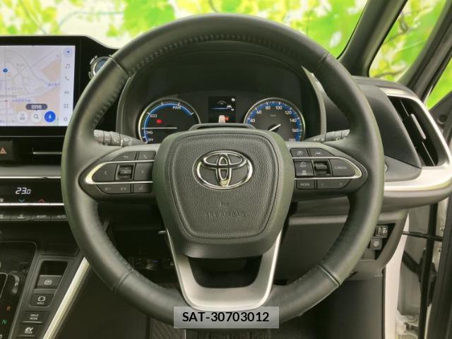 Toyota NOAH 2022-11 8330512-13