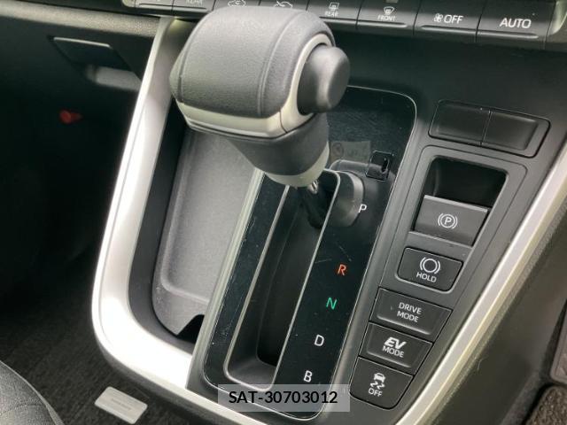 Toyota NOAH 2022-11 8330512-16