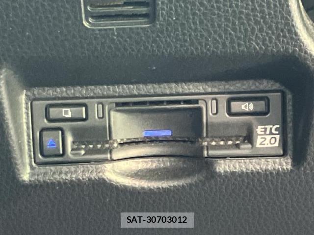 Toyota NOAH 2022-11 8330512-17