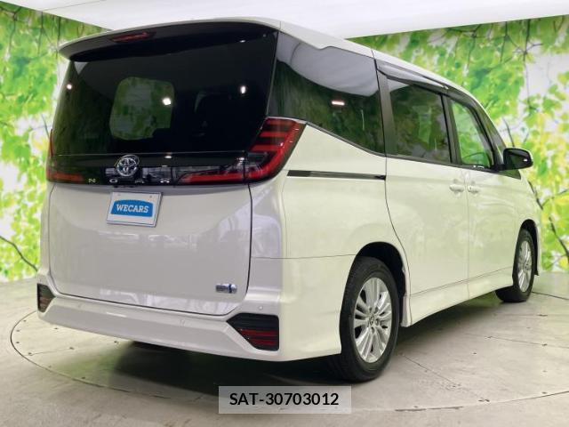 Toyota NOAH 2022-11 8330512-2