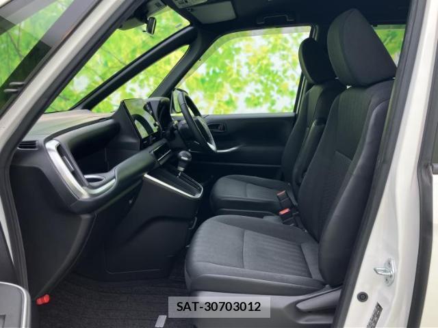Toyota NOAH 2022-11 8330512-6