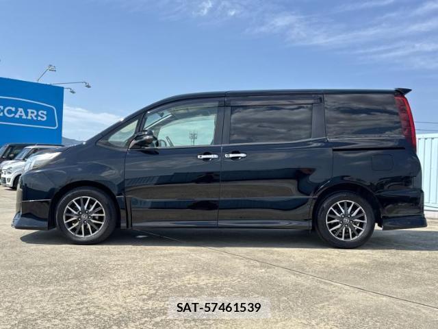 Toyota NOAH 2014-02 8330555-1